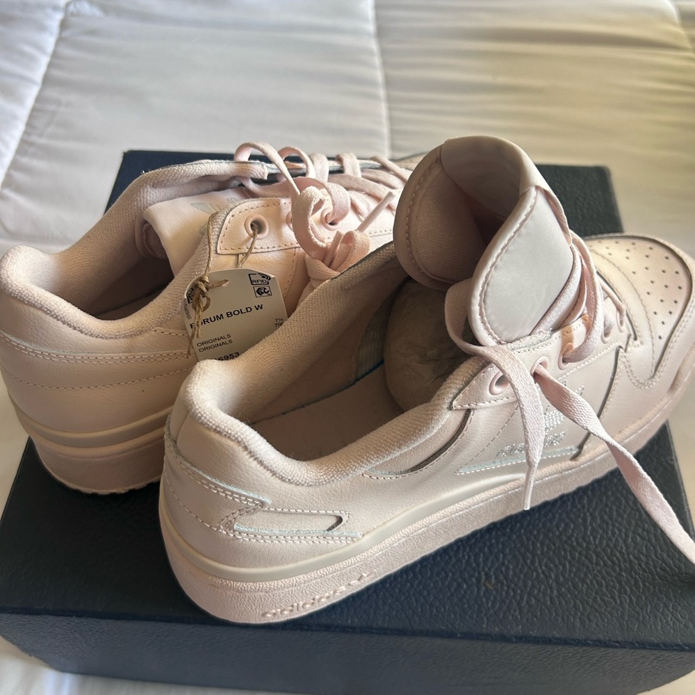 Adidas new in box - Picture 8 of 16